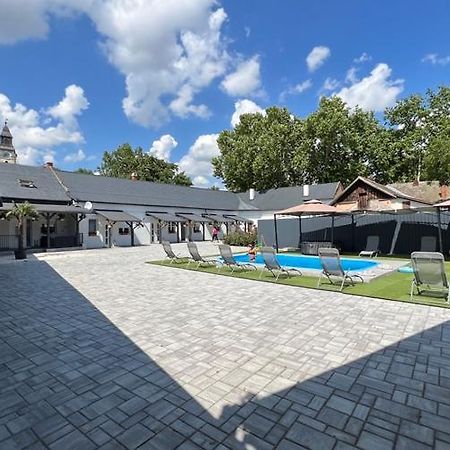 Adel Apartman Kisujszallas Exteriér fotografie